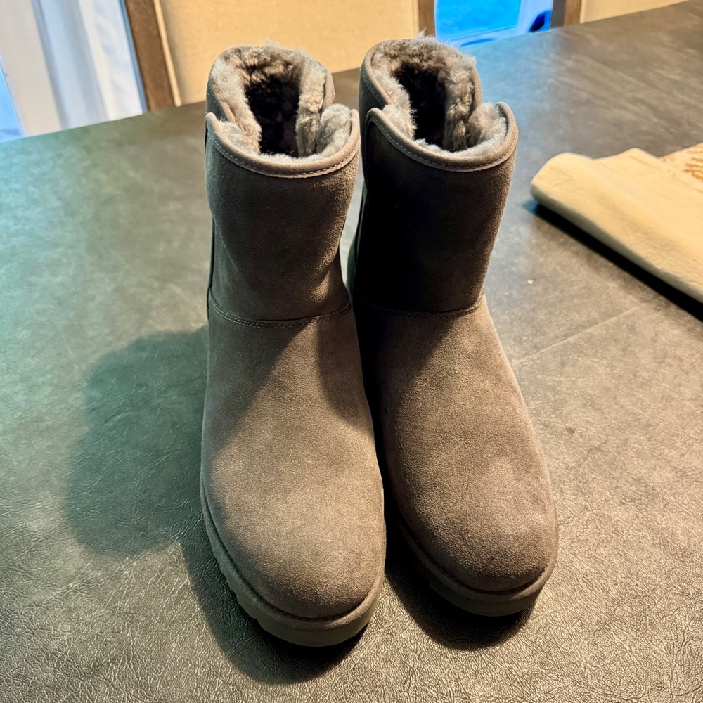 UGG Kristen Water Resistant Suede Boots - Grey - Womens 10M - Picture 5 of 6